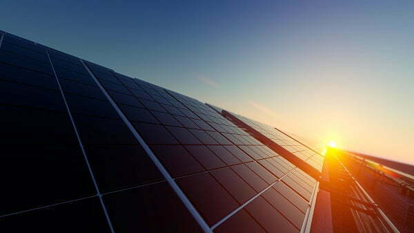 Aprenda como a energia solar funciona e faz funcionar os eletrodomésticos de casas e empresas